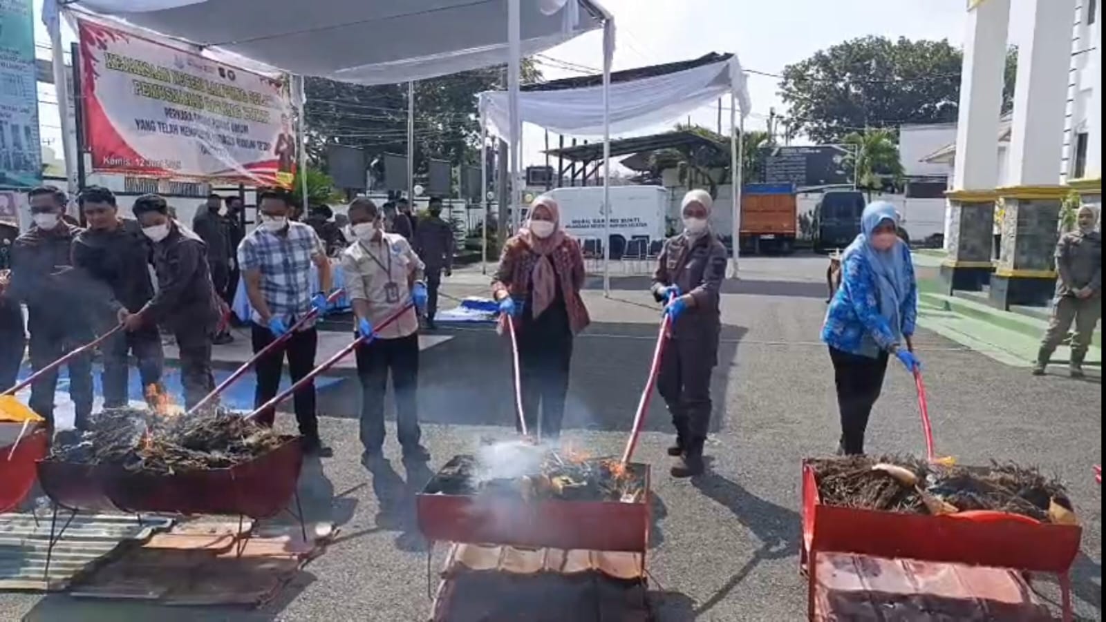 Kejari Lampung Selatan Musnahkan Barang Bukti Kejahatan Senilai Rp67 Miliar