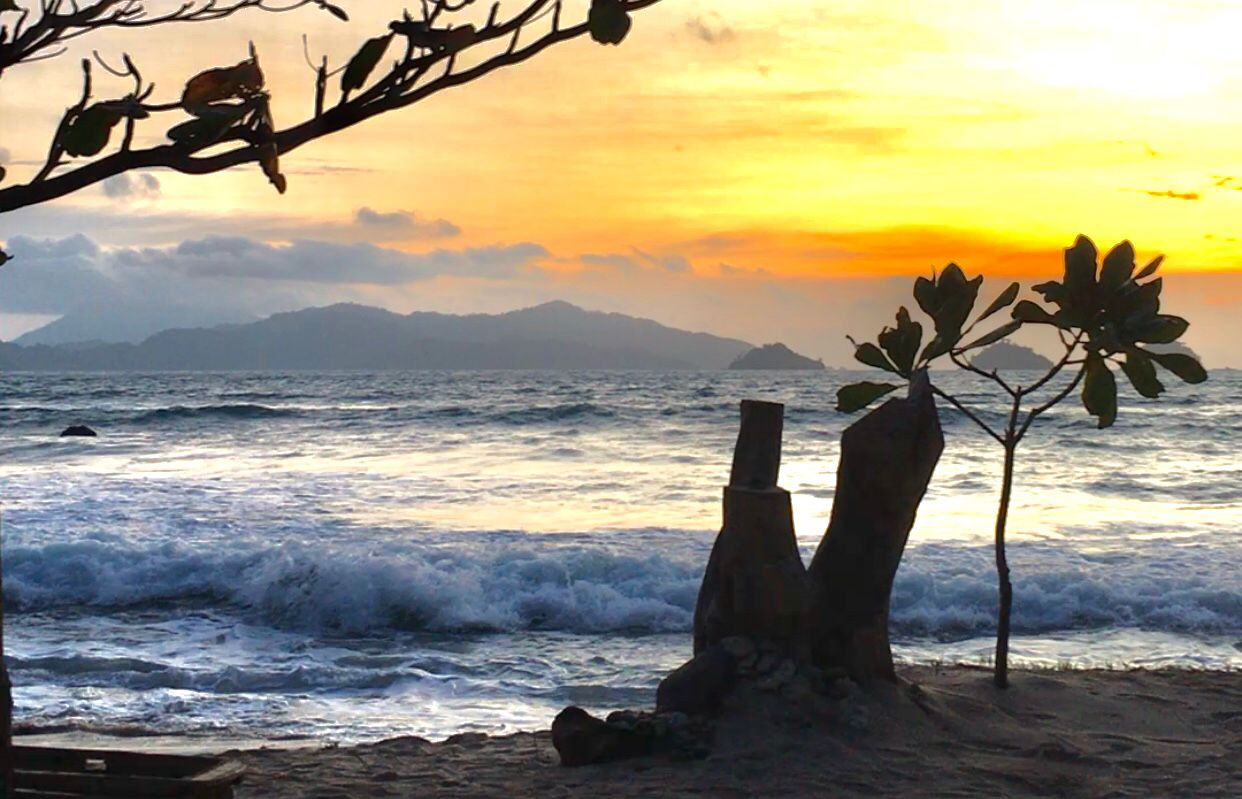 Pantai Setigi Batu Kalianda: Wisata Alam dengan Pemandangan Memesona dan Sunset yang Menawan